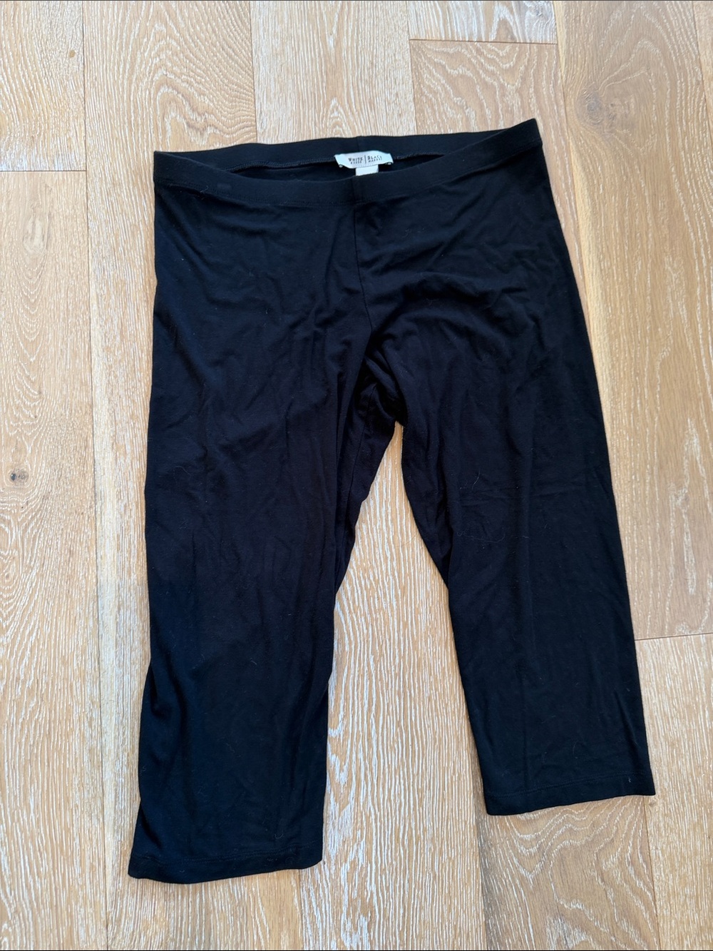 White House Black Market Capri Black Leggings Size Large
